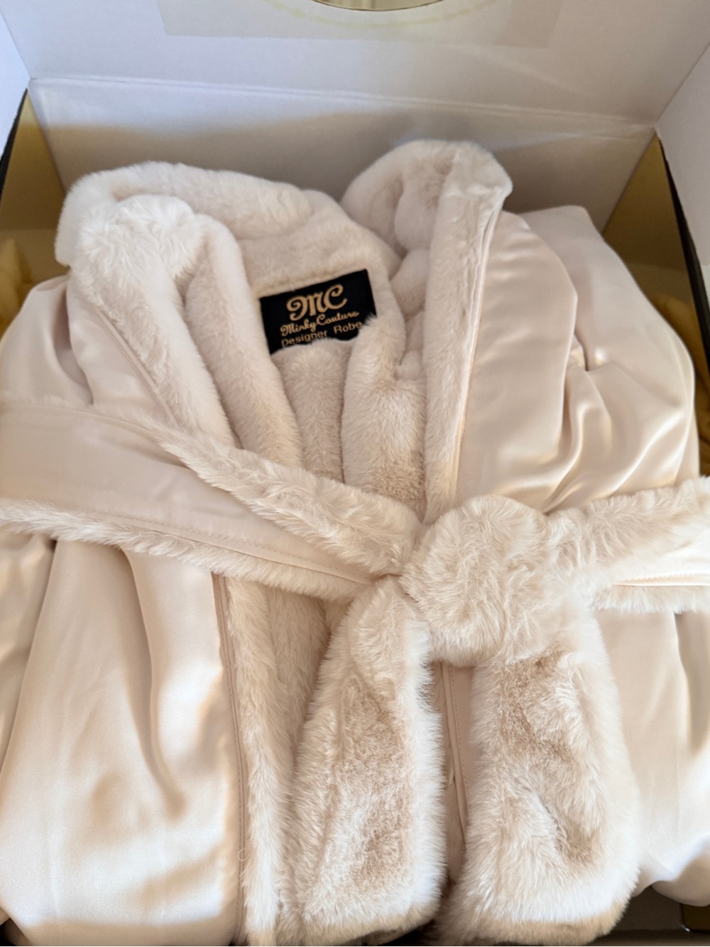 NEW IN BOX Minky Couture Satin & Plush Robe – Cream - Size Small